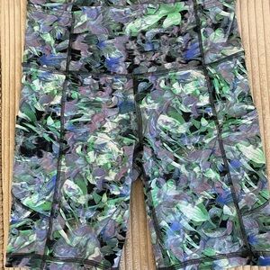 Lululemon biker shorts size 4